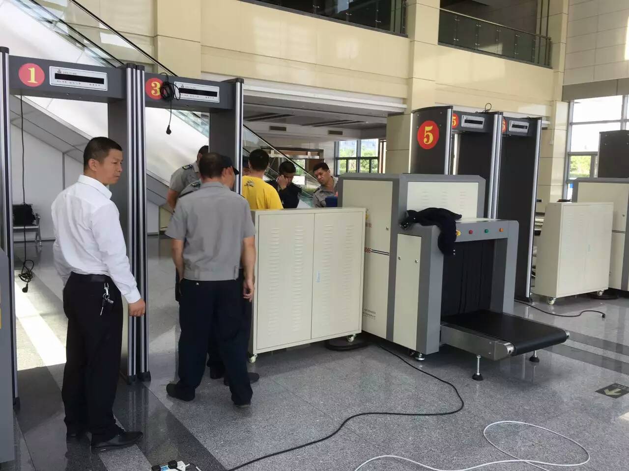 Verificação de segurança do aeroporto scanner de triagem de bagagem de raio x 